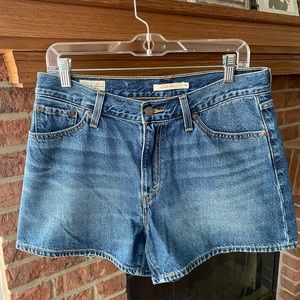 Levi’s 80s mom short